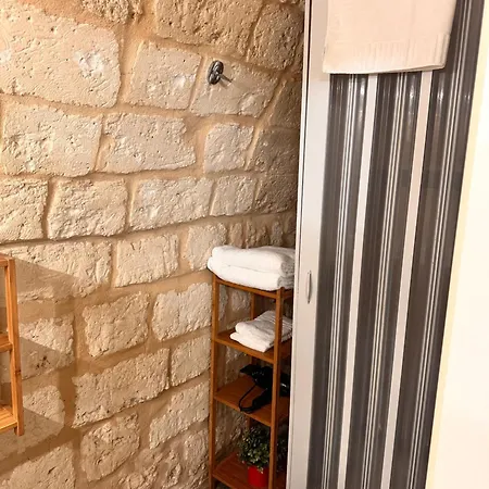 לינה וארוחת בוקר Sister 3*